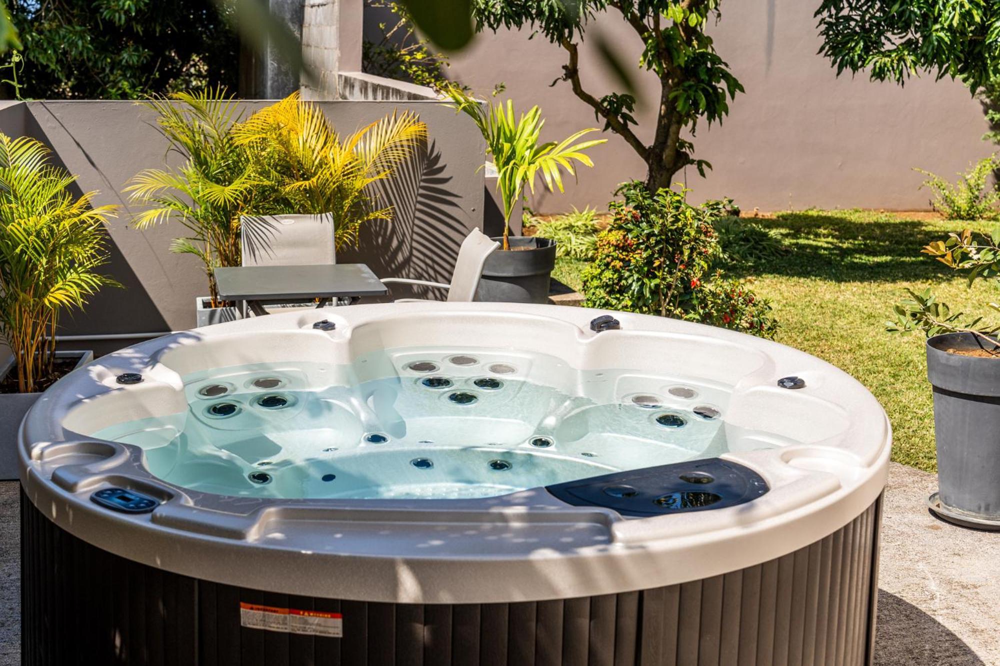 Villa Et Grand Jacuzzi Six Personnes, En Pleine Nature 圣若瑟 外观 照片