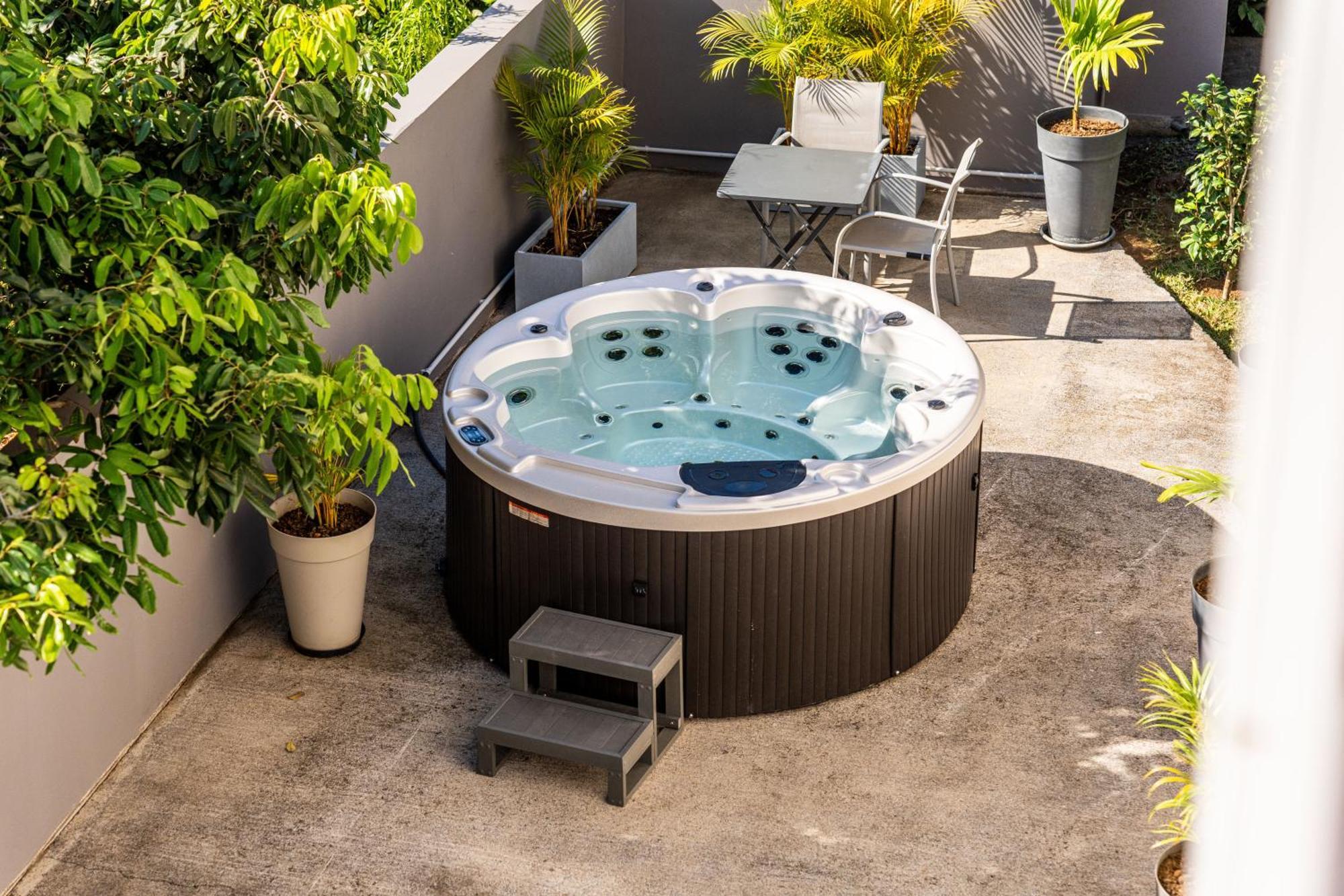 Villa Et Grand Jacuzzi Six Personnes, En Pleine Nature 圣若瑟 外观 照片