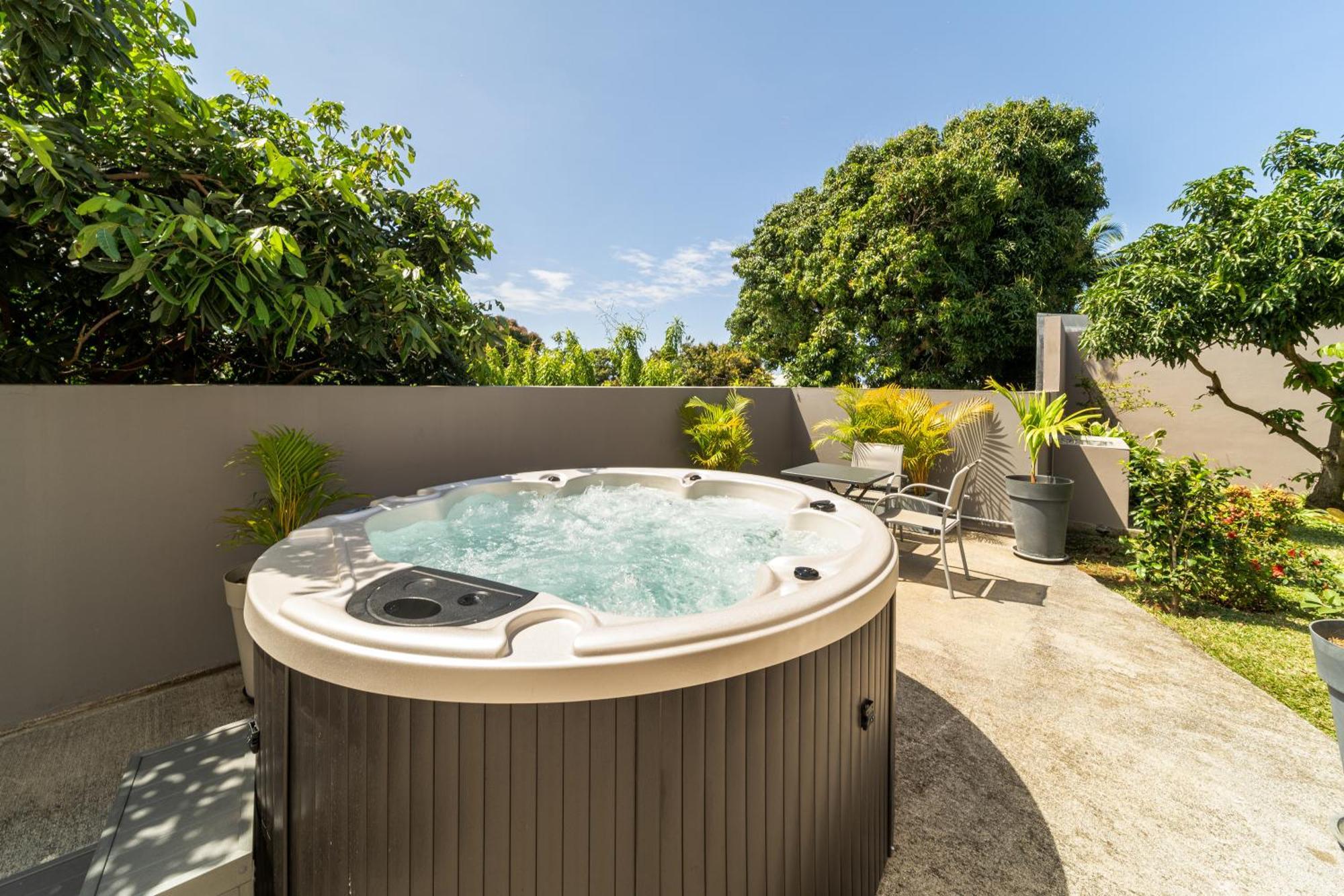 Villa Et Grand Jacuzzi Six Personnes, En Pleine Nature 圣若瑟 外观 照片